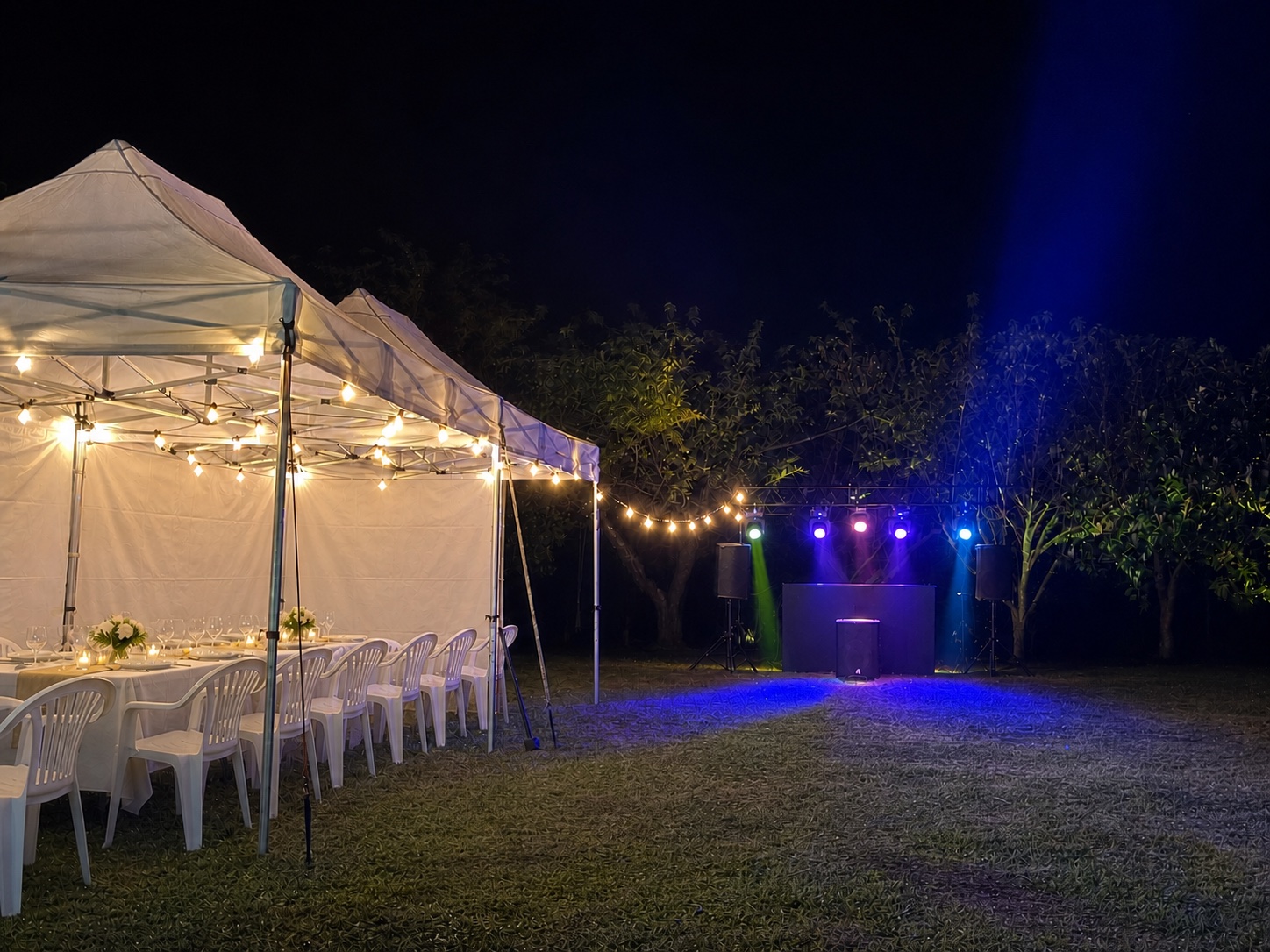 Sonorisation professionnelle, espace DJ, éclairage et chapiteaux installés à La Réunion
